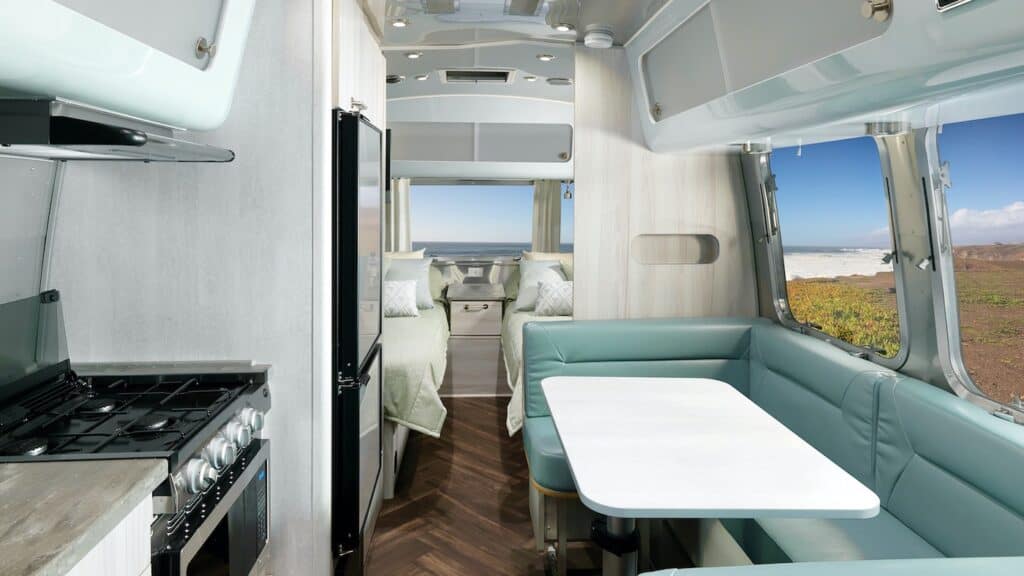 Airstream presenta la opción de camas gemelas en Flying Cloud
