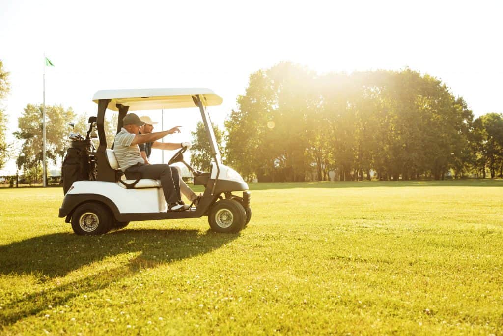 6 excelentes soluciones de transporte de carritos de golf para propietarios de autocaravanas